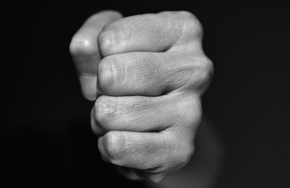 Θεσσαλονίκη: Χειροπέδες σε 14χρονο που έριξε γροθιά στην 16χρονη αδελφή του