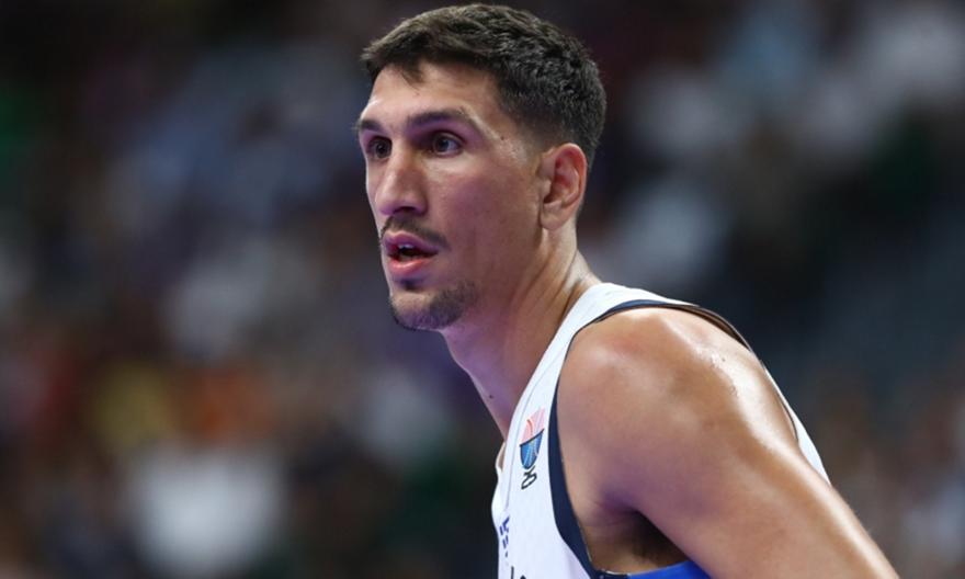 Λαρεντζάκης: «Μας δίνει τεράστια ώθηση και αυτοπεποίθηση ο Γιάννης» (vid)