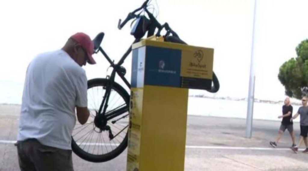 Δυο σταθμοί επισκευής ποδηλάτων στη Νέα Παραλία Θεσσαλονίκης (vid)