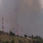 Οι φλόγες “πλησιάζουν” προάστια της Πάτρας (vid)