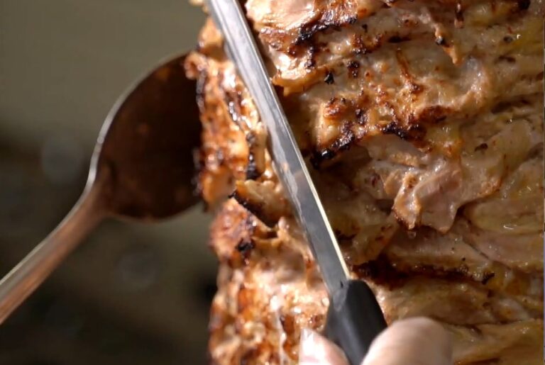 Θεσσαλονίκη: «Έσπασε» το φράγμα των 5 ευρώ το φημισμένο πιτόγυρο