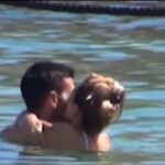 Τα τρυφερά φιλιά του Τζόκοβιτς στη θάλασσα (vid)