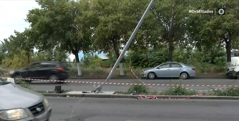 Δύο τροχαία τα ξημερώματα στη Θεσσαλονίκη. ξηλώθηκε κολώνα φωτισμού στη Μοναστηρίου! (vid)