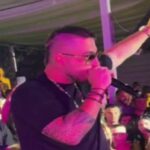 Γνωστός τράπερ σταμάτησε το live για να επιπλήξει 15χρονο (vid)