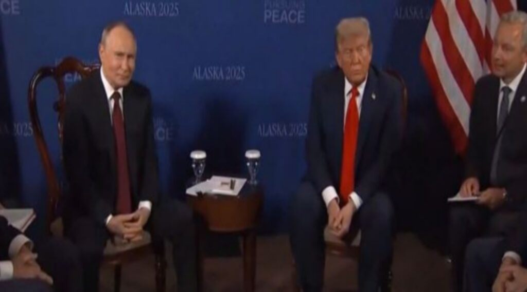 Δημοσιογράφος φώναξε στον Πούτιν: «Θα σταματήσετε να σκοτώνετε αμάχους» (vids)