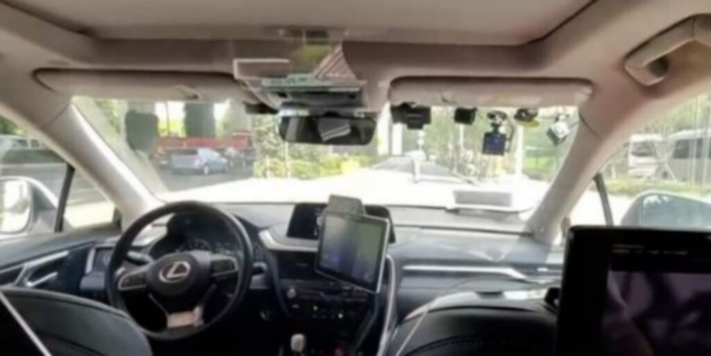 Ταξί… χωρίς οδηγό κατακτούν την Κίνα (vid)