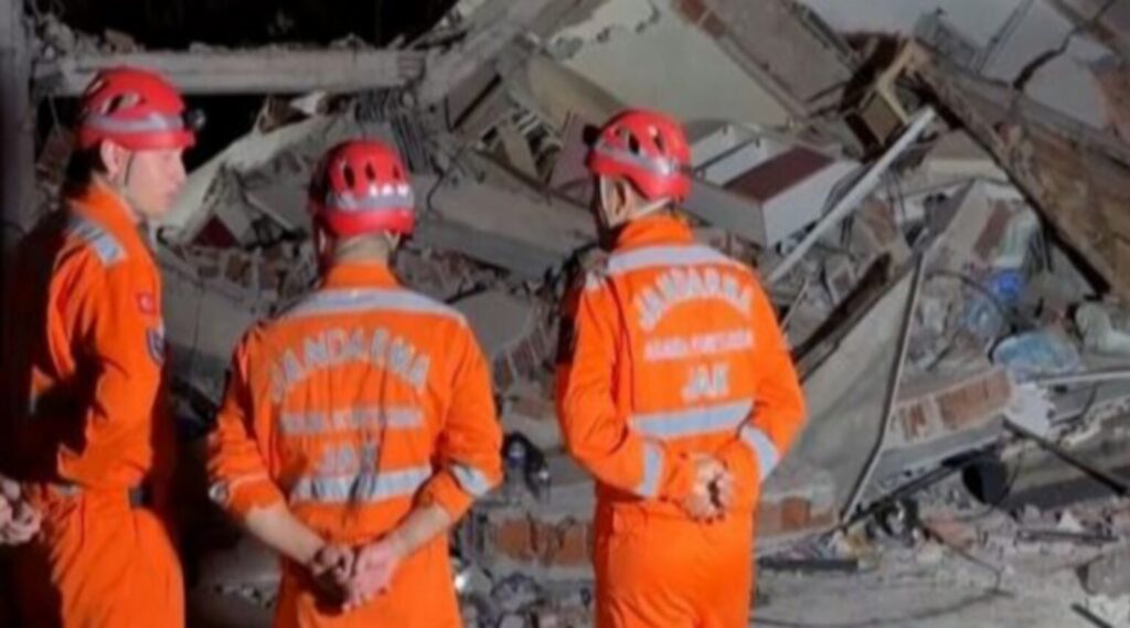 Ο καταστροφικός σεισμός στην Τουρκία που έγινε αισθητός σε ελληνικά νησιά (vid)