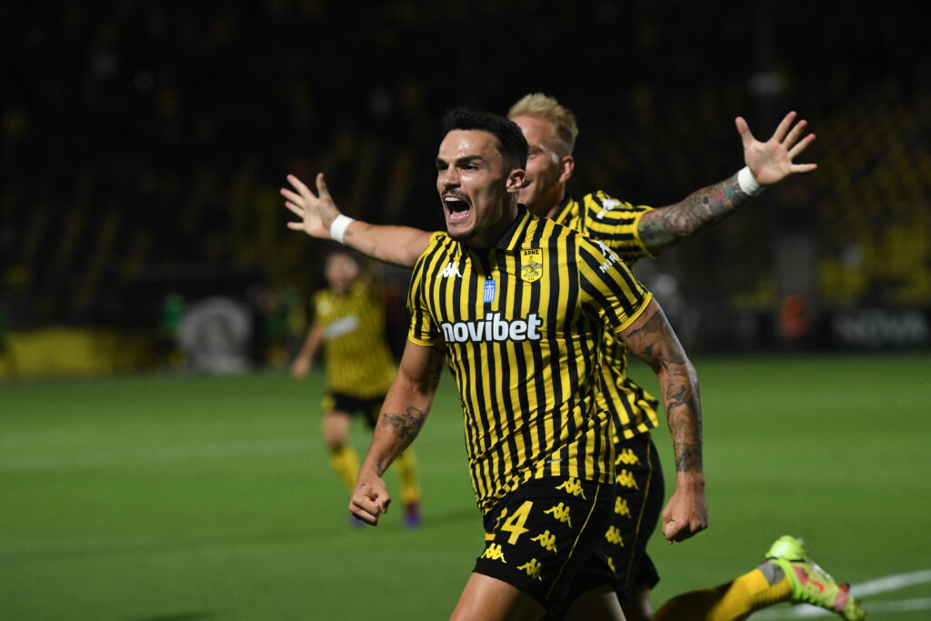 Μέρος της προπόνησης ο Πέδρο Άλβαρο