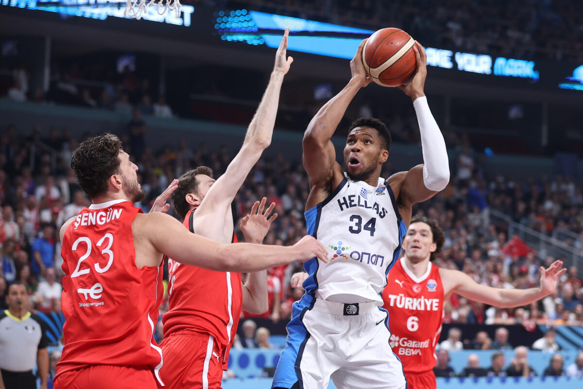 Μετά τα προσβλητικά υπονοούμενα κατά της Ελλάδας ο Σενγκούν έκλεισε τα σχόλια (vid)