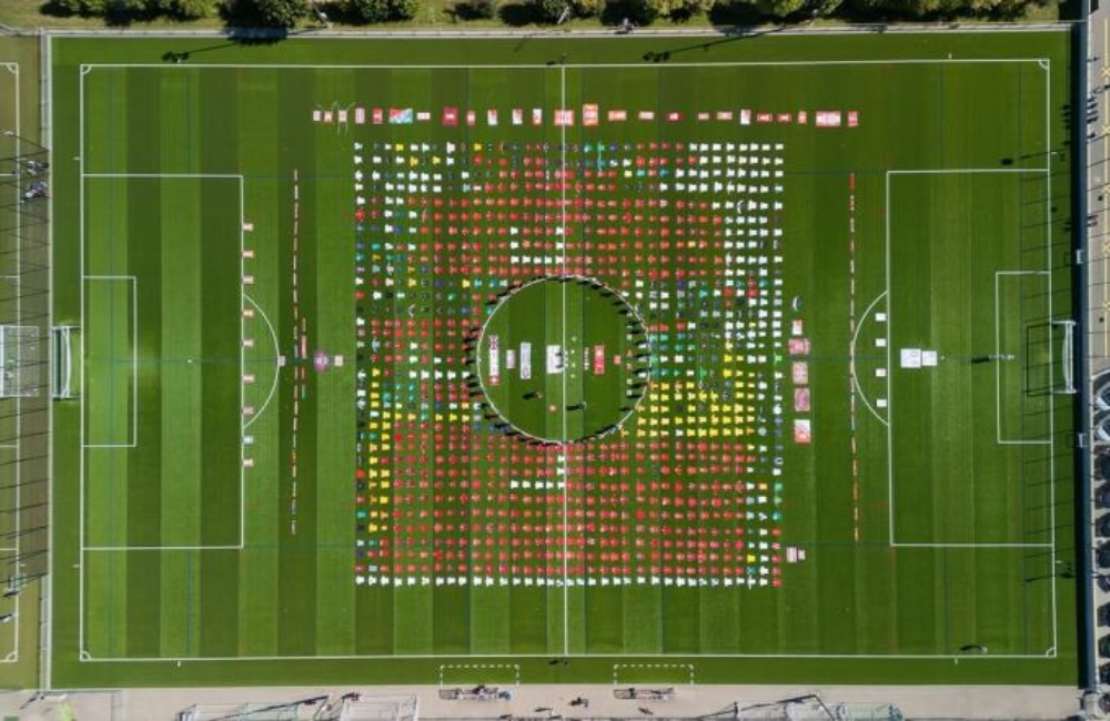 Μπήκε στο βιβλίο Γκίνες με 1047 φανέλες της Λίβερπουλ! (pics)