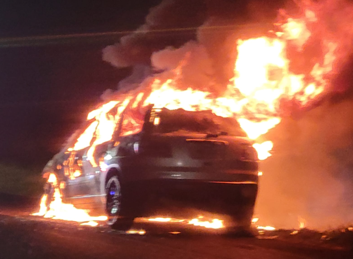 Θεσσαλονίκη: Αυτοκίνητο έπεσε σε βιτρίνα καταστήματος και τυλίχτηκε στις φλόγες!