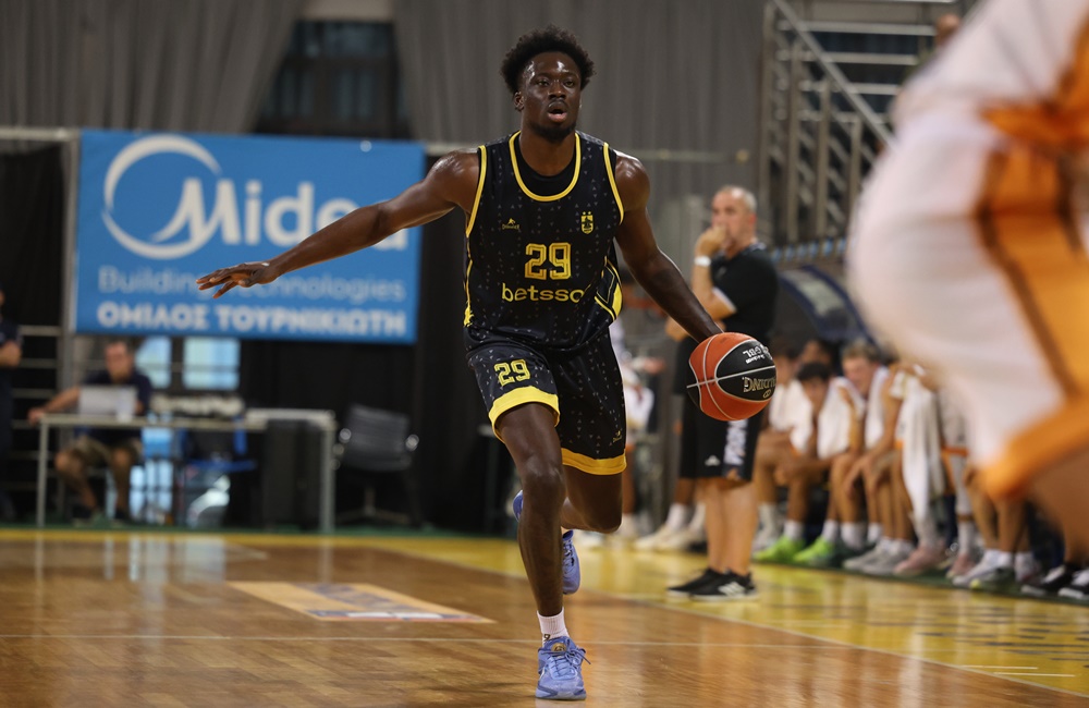 NBA: Ο Άλεξ Αντετοκούνμπο τράβηξε την… προσοχή στα αποδυτήρια μετά το ντεμπούτο του (vid)