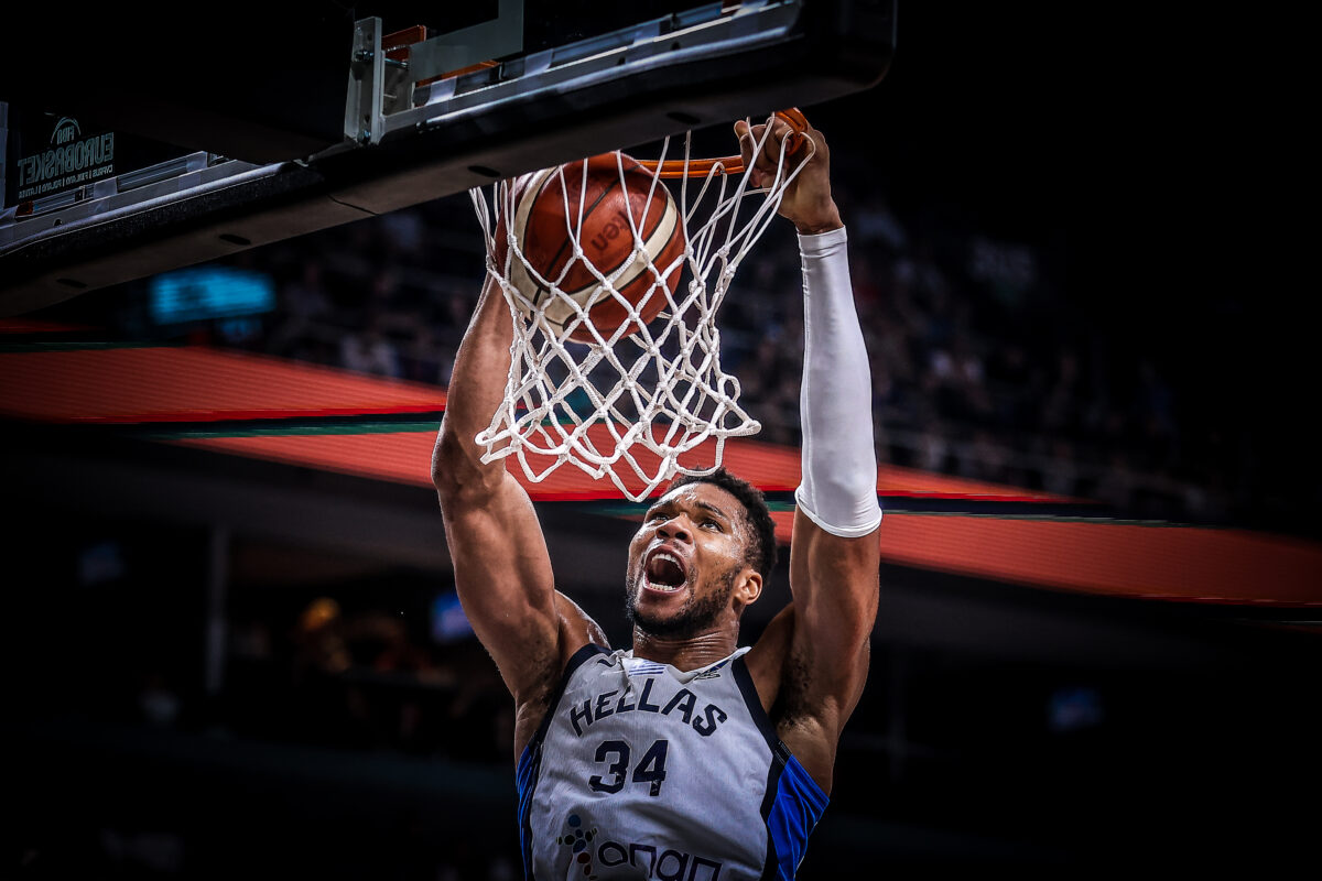 Αντετοκούνμπο: «Το να προσεύχεστε για την πτώση μου δεν σας κάνει θρήσκους» (vid)