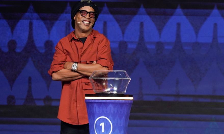 Ο Ροναλντίνιο θα παρουσιάσει την τελετή της «Χρυσής Μπάλας»