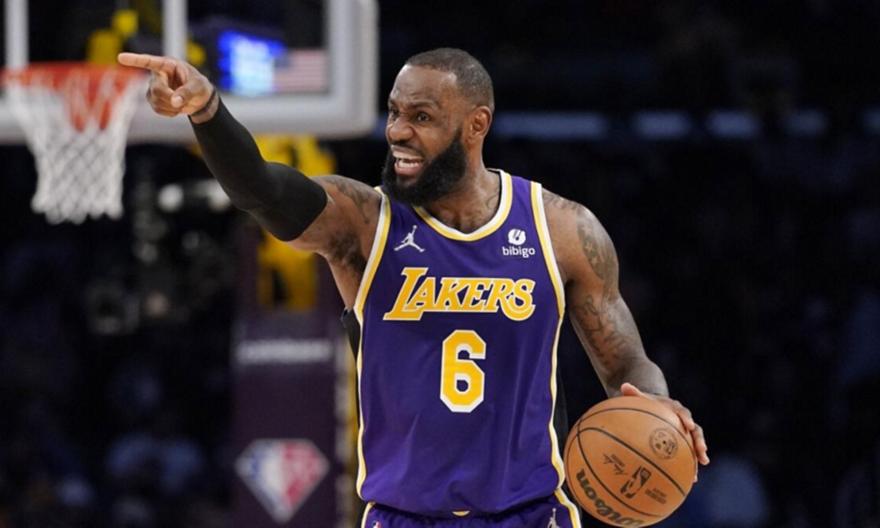 ΛεΜπρόν: «Ίσως παίξει σε άλλες λίγκες πέραν του ΝΒΑ»