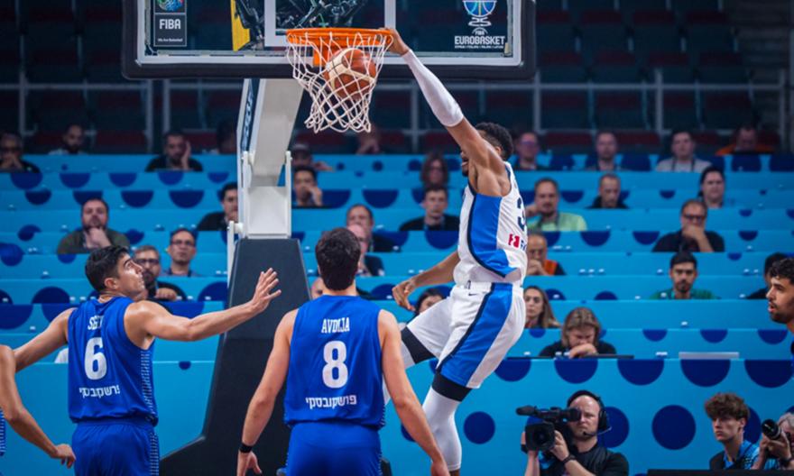 «Buzzer beater» κάρφωμα από τον Γιάννη (vid)