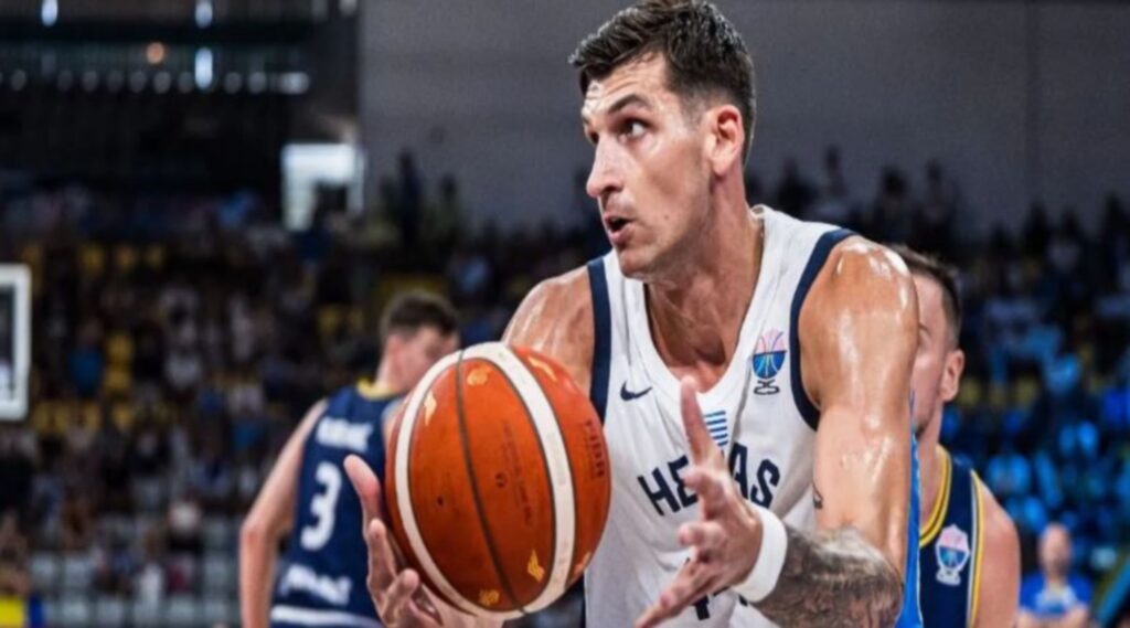 Βόσνιοι πήγαν να πάρουν ελληνική σημαία – Τους έδιωξαν από το γήπεδο