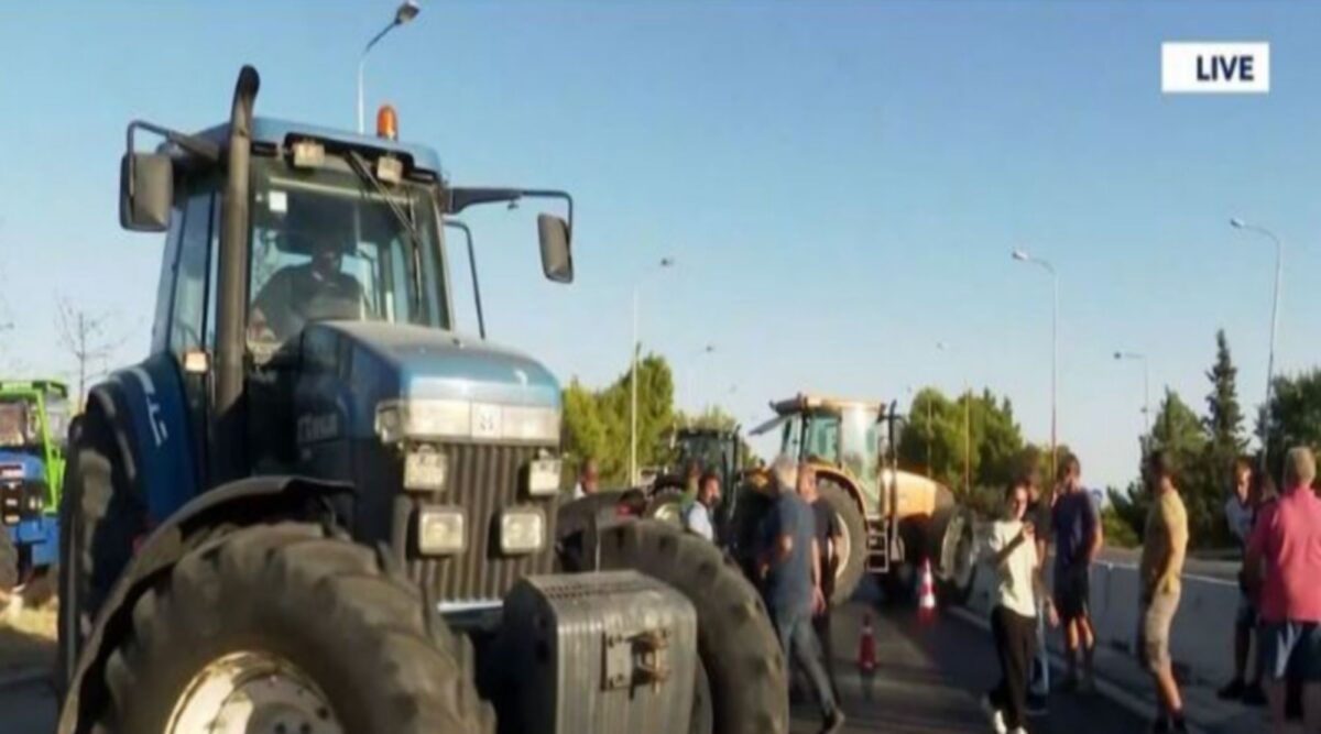 Αγρότες έκλεισαν τη Μουδανιών στο ρεύμα προς Θεσσαλονίκη (vid)