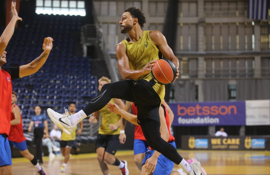 Με Φορμπς η προαναγγελία του φιλικού με την Μότσαρτ (pic)