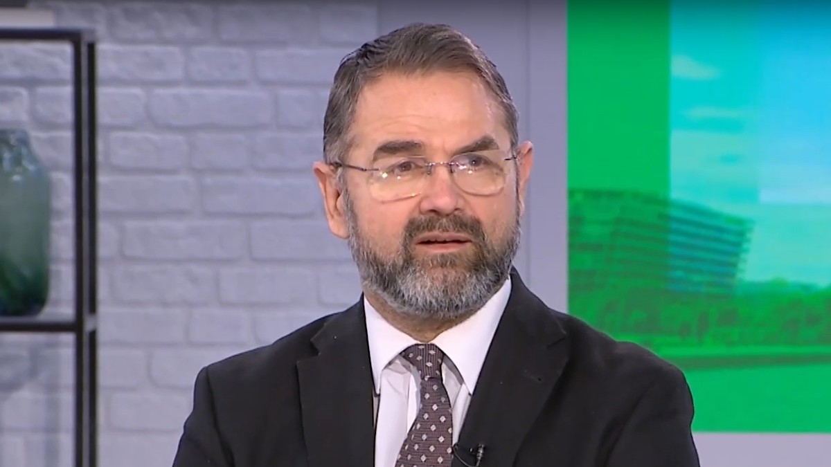 Απίστευτο σκηνικό στο «Πρωινό»: Ο Μπαλάσκας σήκωσε την μπλούζα του (vids)
