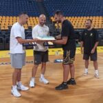 H… έκπληξη σε Ζήση και Μπουτοβίνο