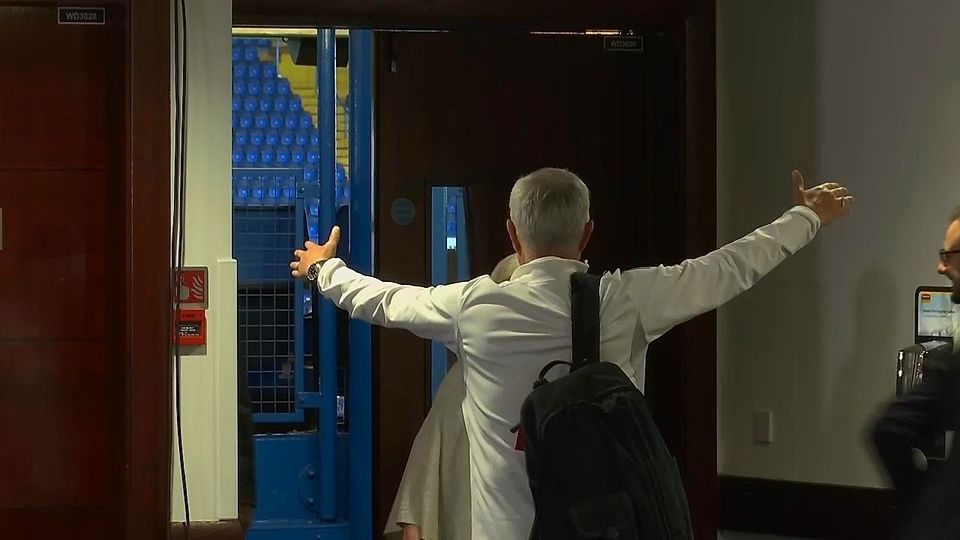 Επιστροφή με… αγκαλιές για Μουρίνιο στο Στάμφορντ Μπριτζ (vid)