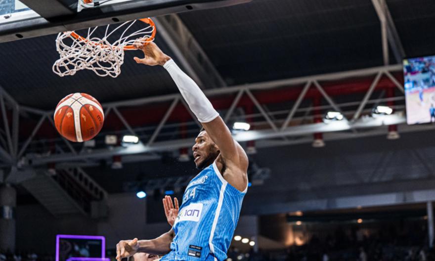 FIBA για Γιάννη: «Πώς το σταματάς αυτό; Ρωτάω για έναν φίλο, τον Ρίμας» (vids)