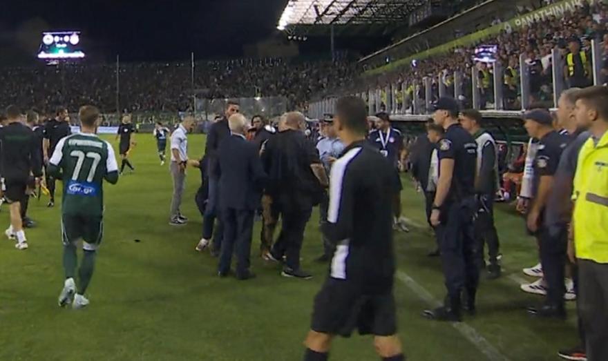 Ένταση με Τζαβέλλα και Καραπαπά πριν το δεύτερο ημίχρονο στη Λεωφόρο (vid)