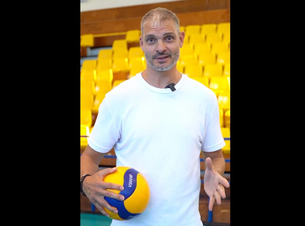 Κάλεσμα από το γυναικείο βόλεϊ με… Άγγελο Χαριστέα! (vid)