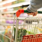 Έρευνα: Oι εννιά στους δέκα πολίτες “πιέζονται” από τα έξοδα (vid)