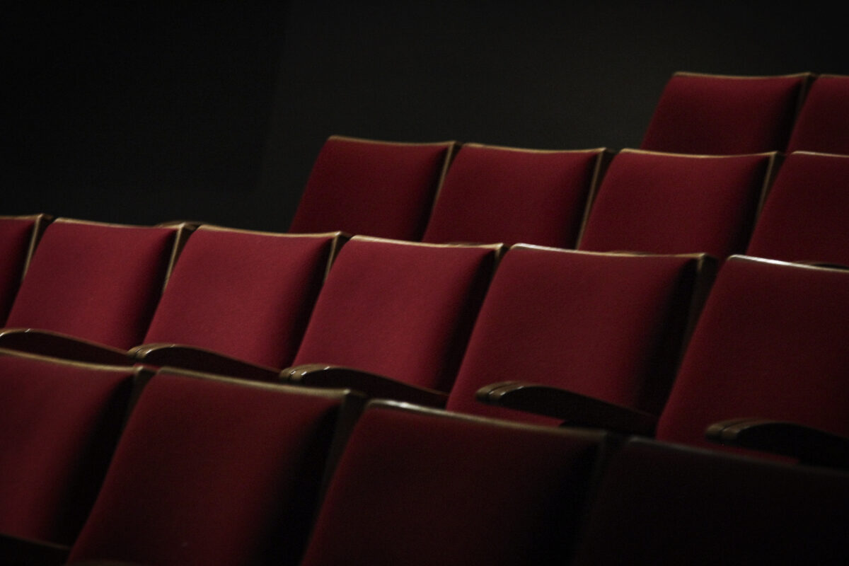 Έπαιξαν μπουνιές μέσα σε κινηματογράφο – Βίντεο ντοκουμέντο(vid)