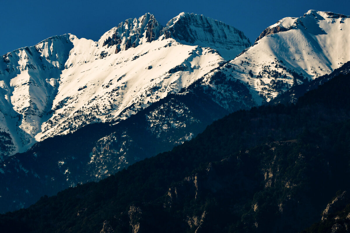 Μαγευτική εικόνα από τον χιονισμένο Όλυμπο (pic)