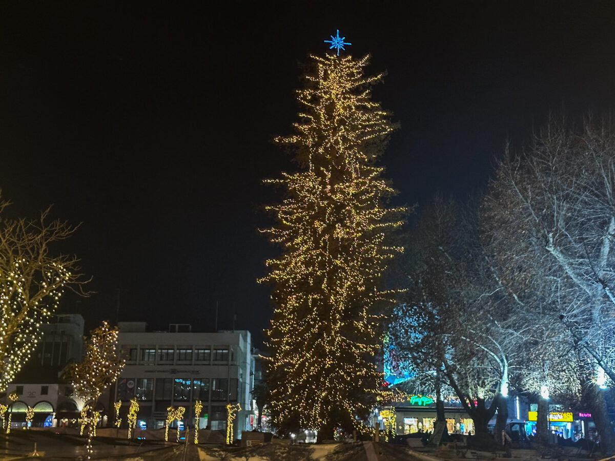 Χριστούγεννα… προ των πυλών: Πού και πότε θα φωταγωγηθεί το πρώτο δέντρο