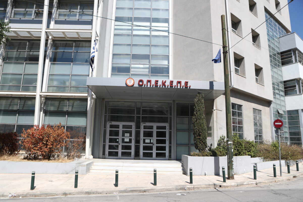 «Ντου» της οικομομικής αστυνομίας στον ΟΠΕΚΕΠΕ (vid)