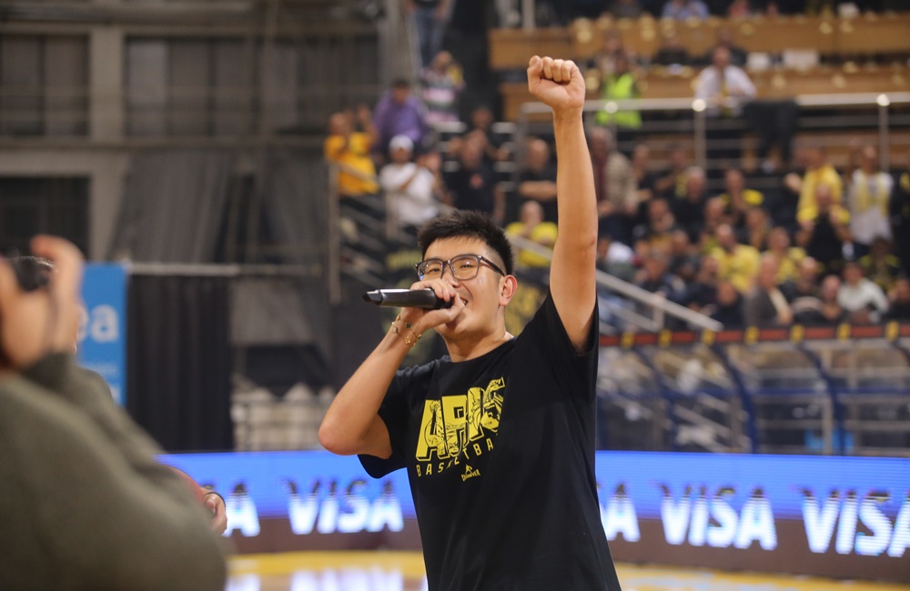 Ο Σιάο… δεν σταματάει τις “κιτρινόμαυρες” αναρτήσεις! (pic)