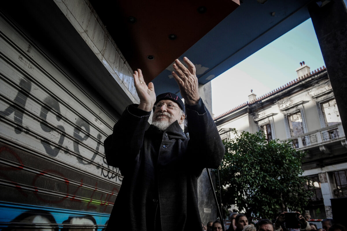 Ο θρυλικός “Νιόνιος”: Το ξεκίνημα, η αιώνια παρακαταθήκη και τα τραγούδια που σημάδεψαν γενιές (vid)