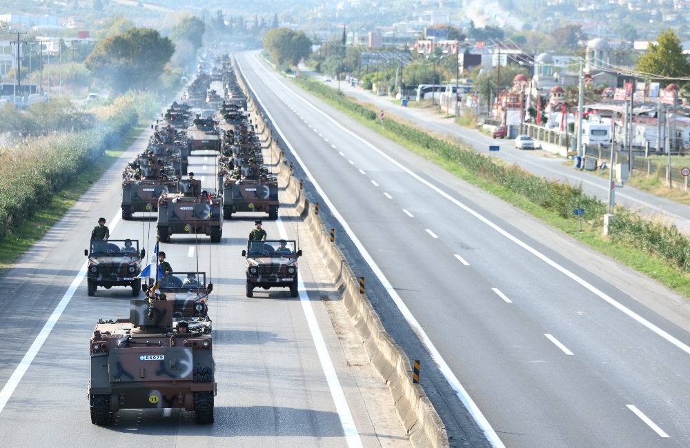 Θεσσαλονίκη: Εντυπωσιακή η δοκιμαστική παρέλαση των Ενόπλων Δυνάμεων (vids)