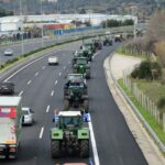 Μπλόκα αγροτών σε όλη την Κρήτη (vids)