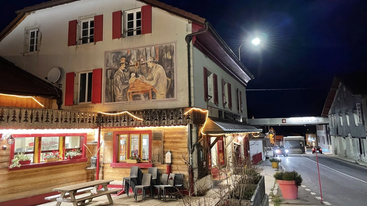 Το ξενοδοχείο όπου κοιμάσαι… σε δύο χώρες!