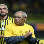 Oι γηραιότεροι κάτοχοι εισιτηρίων διαρκείας συνόδεψαν τους παίκτες