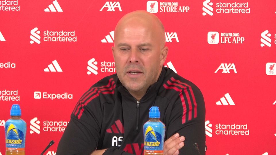 Λίβερπουλ – Ο Σλοτ κάλυψε τον Ίσακ: «Θέλει χρόνο για να δέσει με την ομάδα» (vid)