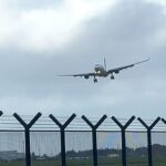 Πιλότος… μάστορας, προσγειώνει αεροπλάνο με έντονους ανέμους! (vid)