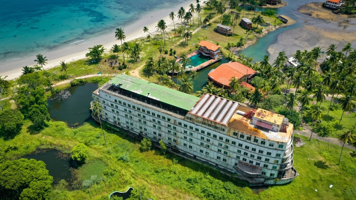 Το πλοίο-φάντασμα της Ταϊλάνδης: Ένα ξενοδοχείο που έγινε εγκαταλελειμμένος εφιάλτης στο Koh Chang