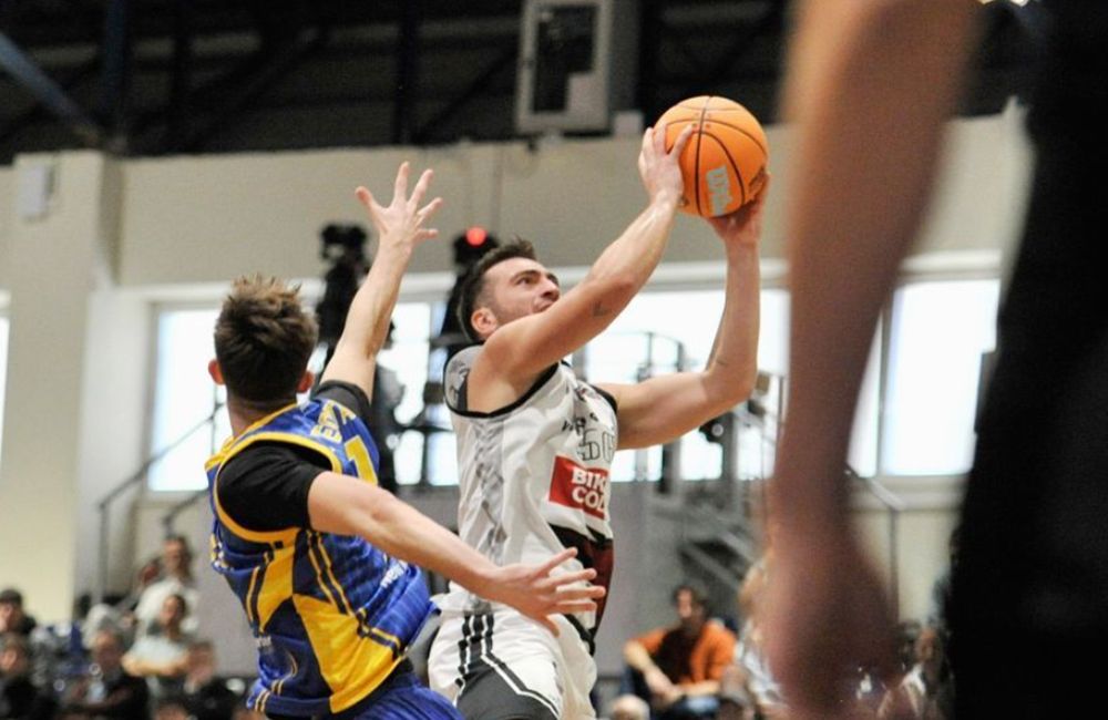 Νίκη για τους Vikos Falcons κόντρα στο Λαύριο (vid)