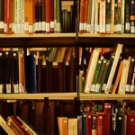 Γιατί οι ΗΠΑ απαγορεύουν τα βιβλία από τα σχολεία: Σχεδόν 7.000 περιπτώσεις καταγράφηκαν