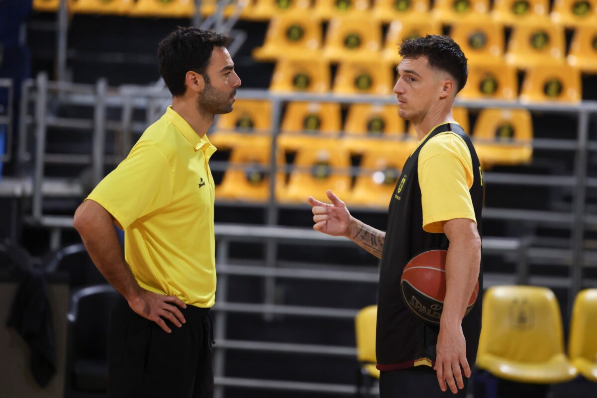 Αποφασίζει για Άντζουσιτς