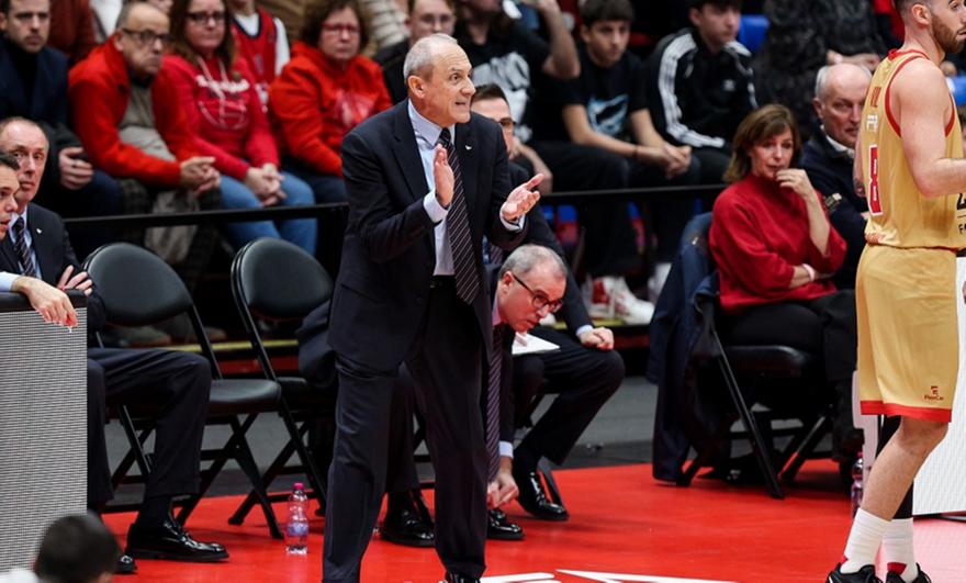 Αρμανι Μιλάνο: Παραιτήθηκε ο Έτορε Μεσίνα