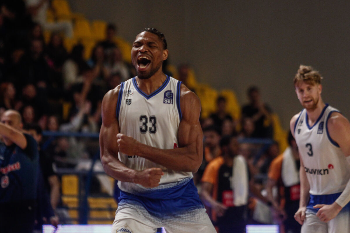 Η Καρδίτσα ανακοίνωσε τον Φράνσις Οκόρο (vid)