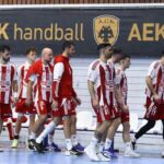 Διακοπή στο ντέρμπι, έφυγε ο Ολυμπιακός από το γήπεδο για υβριστικά (vid)