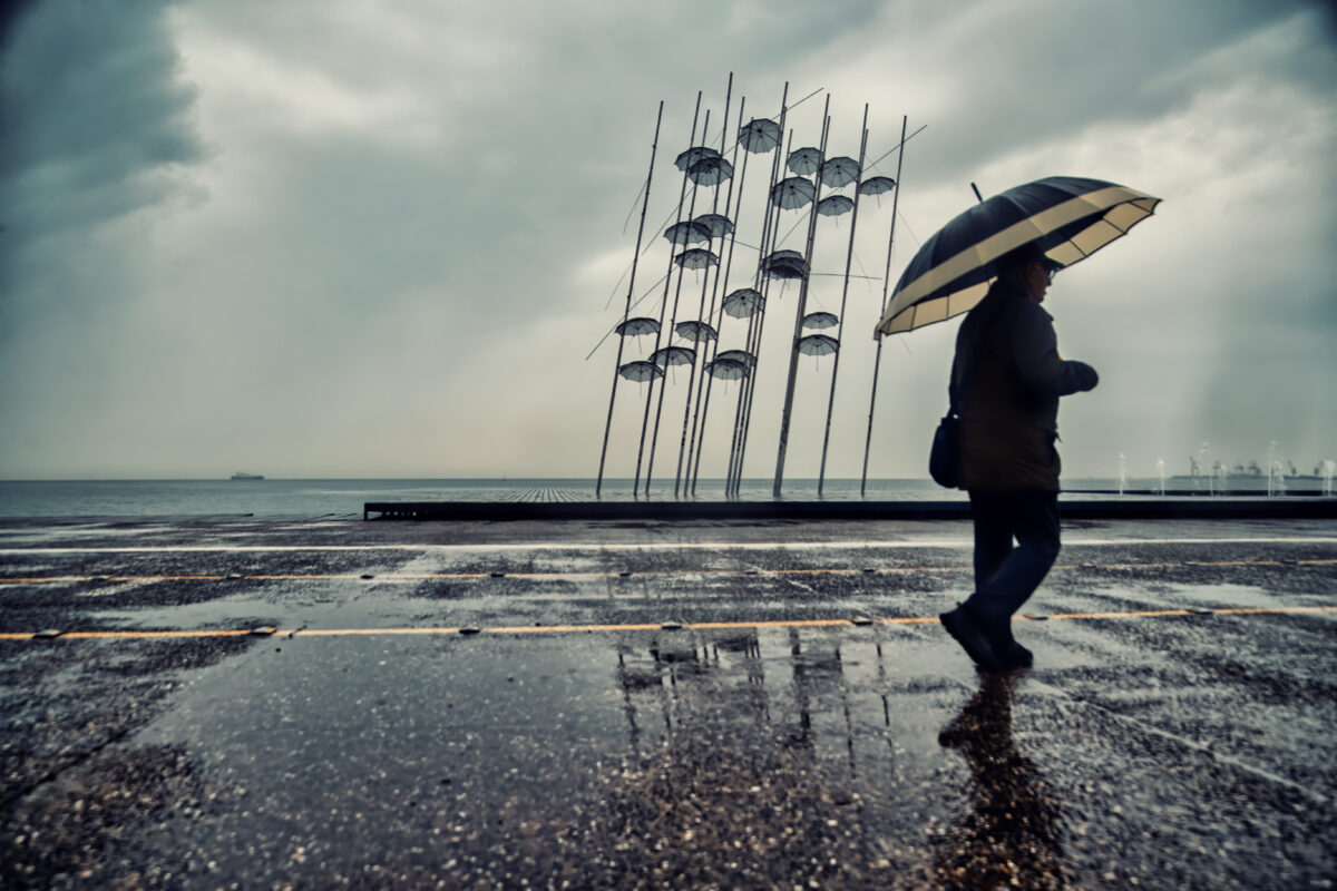 Η Adel στη Θεσσαλονίκη: Πλημμύρισαν δρόμοι στο κέντρο
